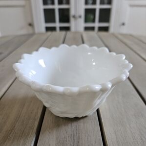 VINTAGE Indiana Glass Wild Rose Milk Glass Bowl.